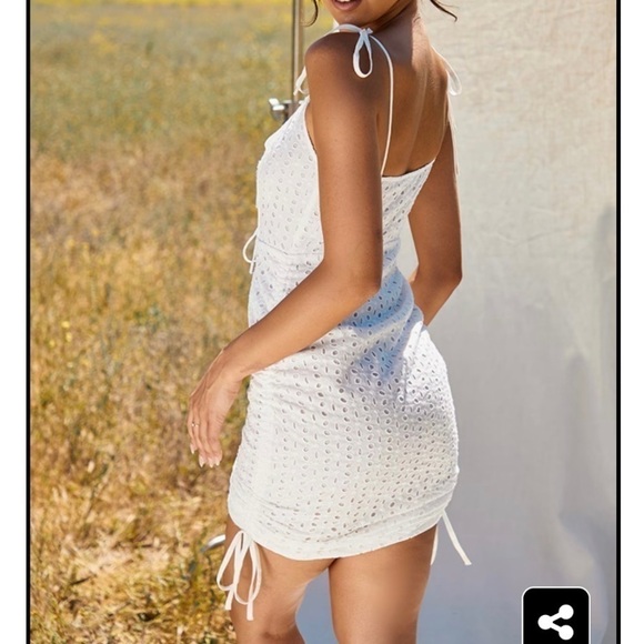 NWT Pretty Little Thing white eyelet dress - Picture 2 of 9